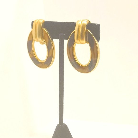 Vintage Inlaid Door Knocker Earrings. Gold and Brown Swirl Clip On Made in USA - Picture 2 of 4